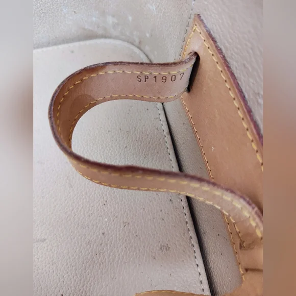 Louis Vuitton Monogram Nice Vanity Case - Picture 9 of 17